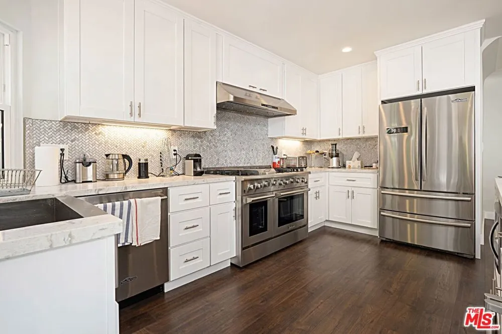 9023 PHYLLIS AVENUE West Hollywood, CA 90069