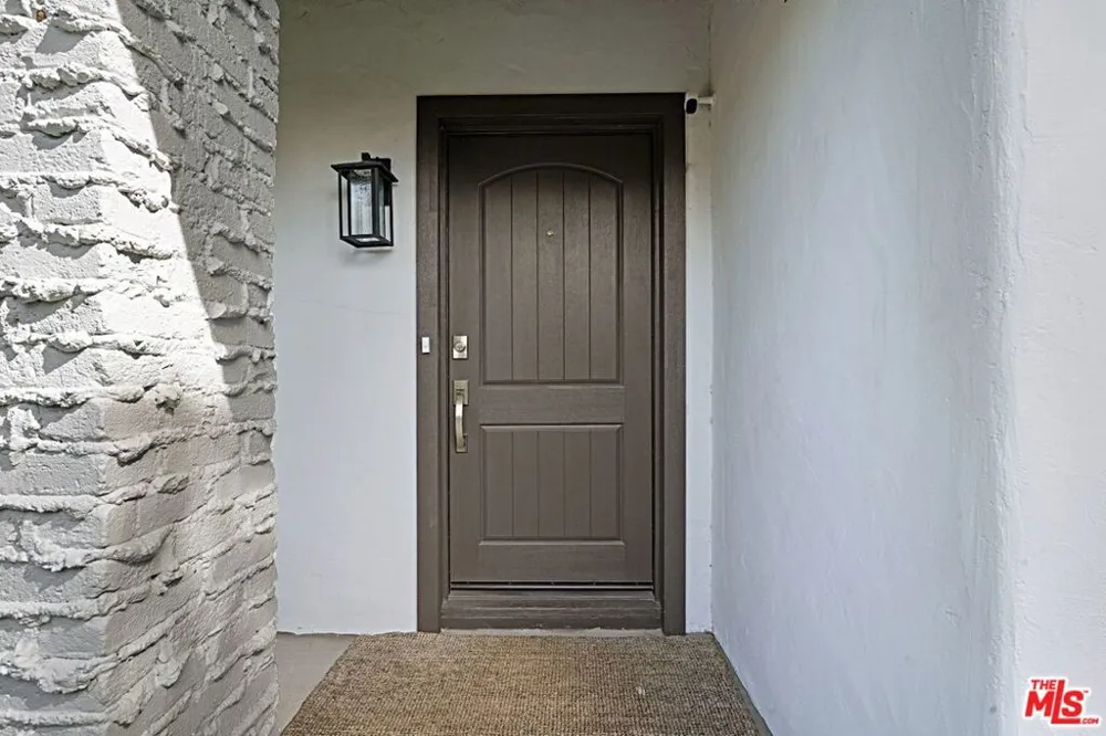 9023 PHYLLIS AVENUE West Hollywood, CA 90069