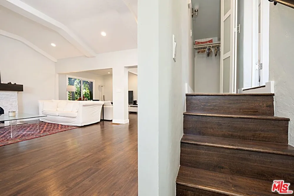 9023 PHYLLIS AVENUE West Hollywood, CA 90069