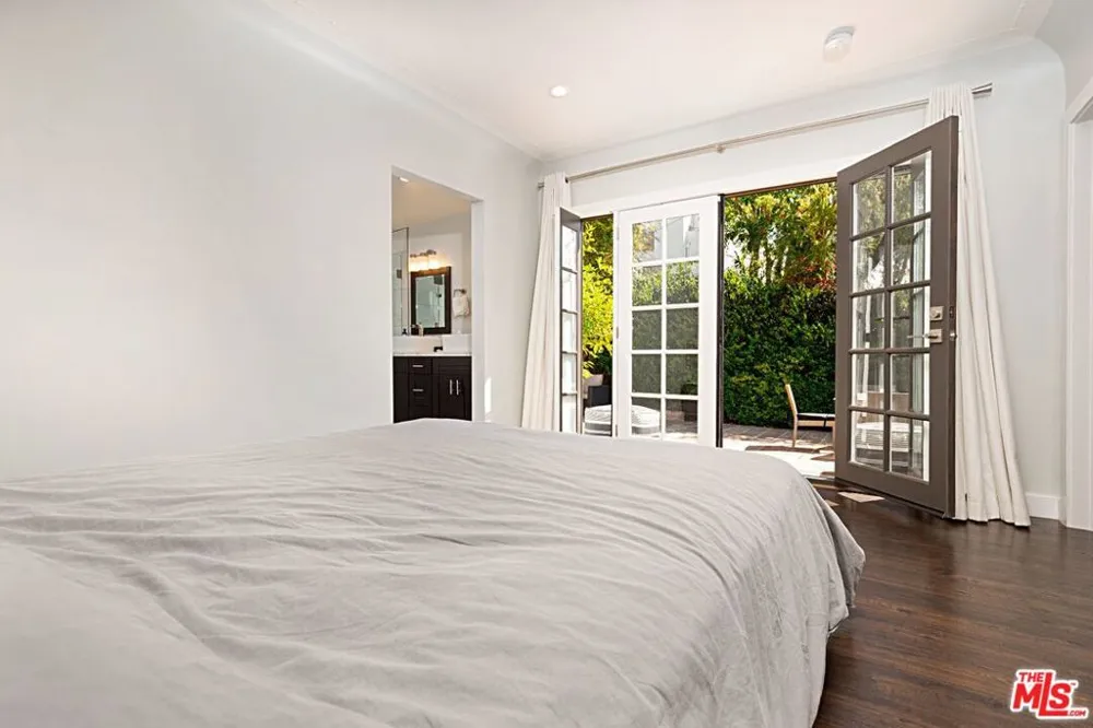 9023 PHYLLIS AVENUE West Hollywood, CA 90069