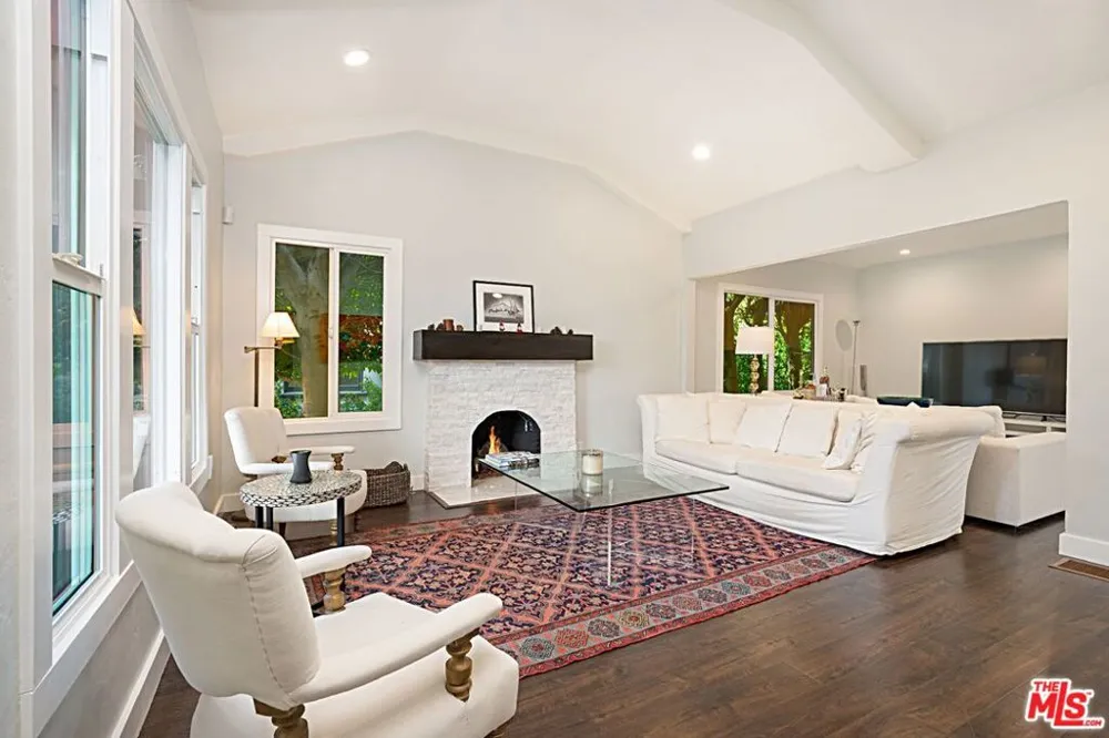 9023 PHYLLIS AVENUE West Hollywood, CA 90069