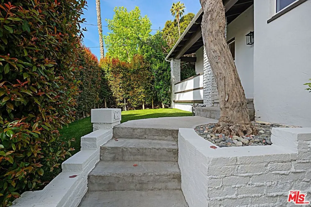 9023 PHYLLIS AVENUE West Hollywood, CA 90069