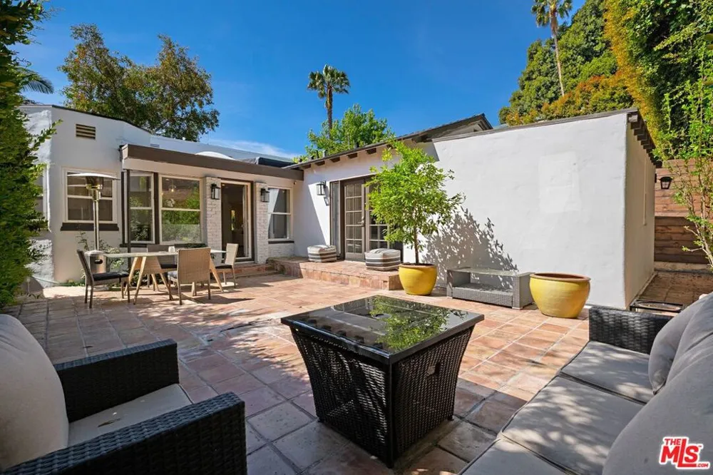 9023 PHYLLIS AVENUE West Hollywood, CA 90069
