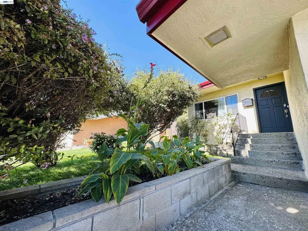 25132 DEL MAR AVE Hayward, CA 94542