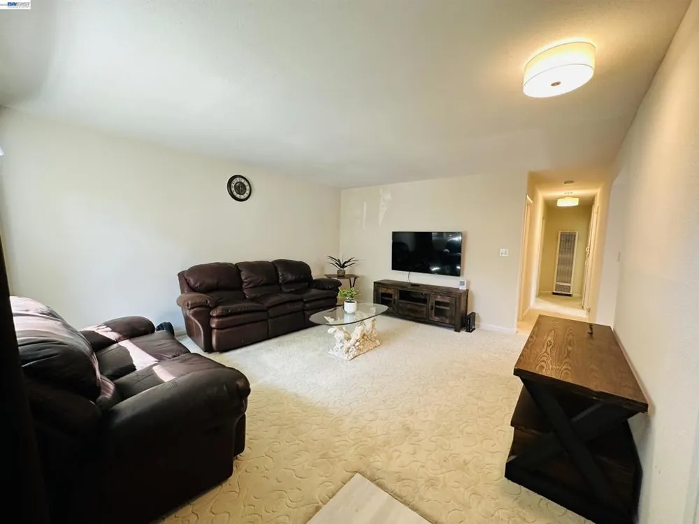 25132 DEL MAR AVE Hayward, CA 94542