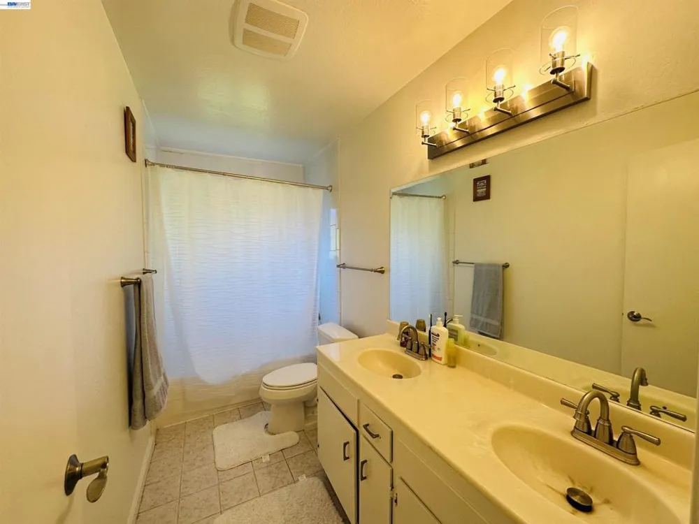 25132 DEL MAR AVE Hayward, CA 94542
