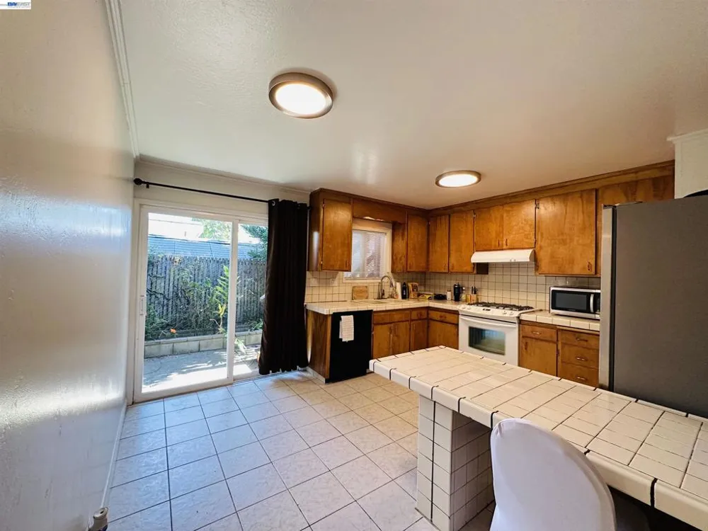 25132 DEL MAR AVE Hayward, CA 94542