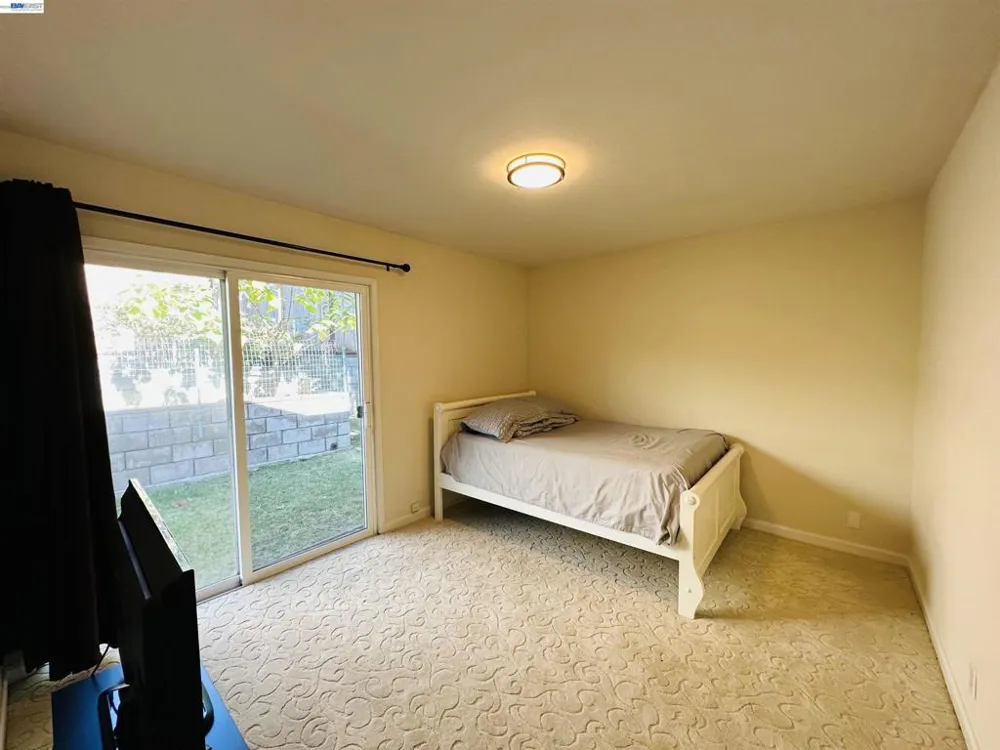 25132 DEL MAR AVE Hayward, CA 94542