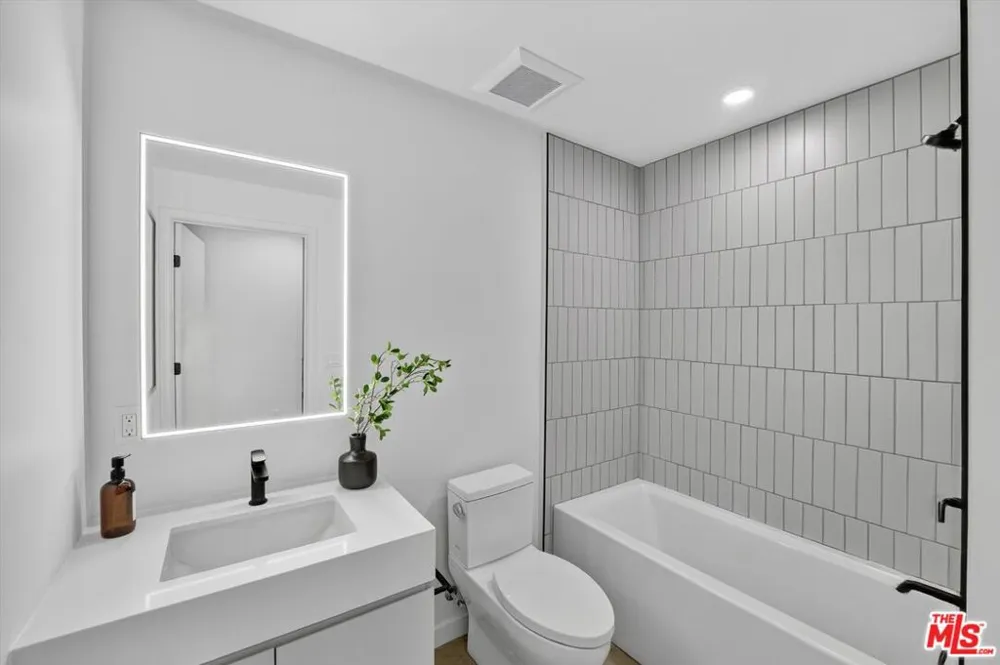 904 S New Hampshire Avenue #407 Los Angeles, CA 90006