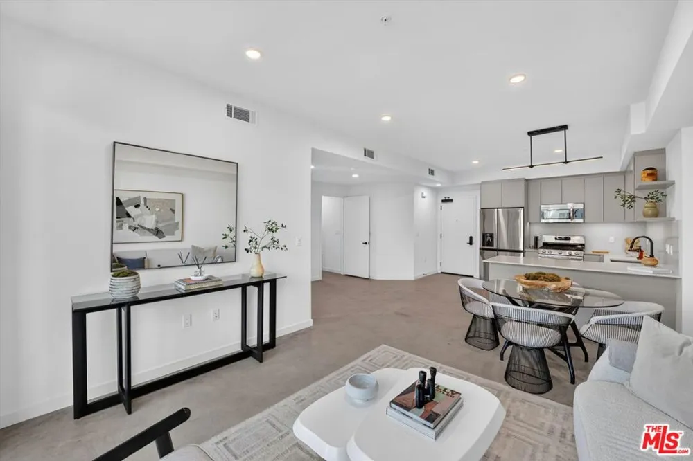 904 S New Hampshire Avenue #407 Los Angeles, CA 90006