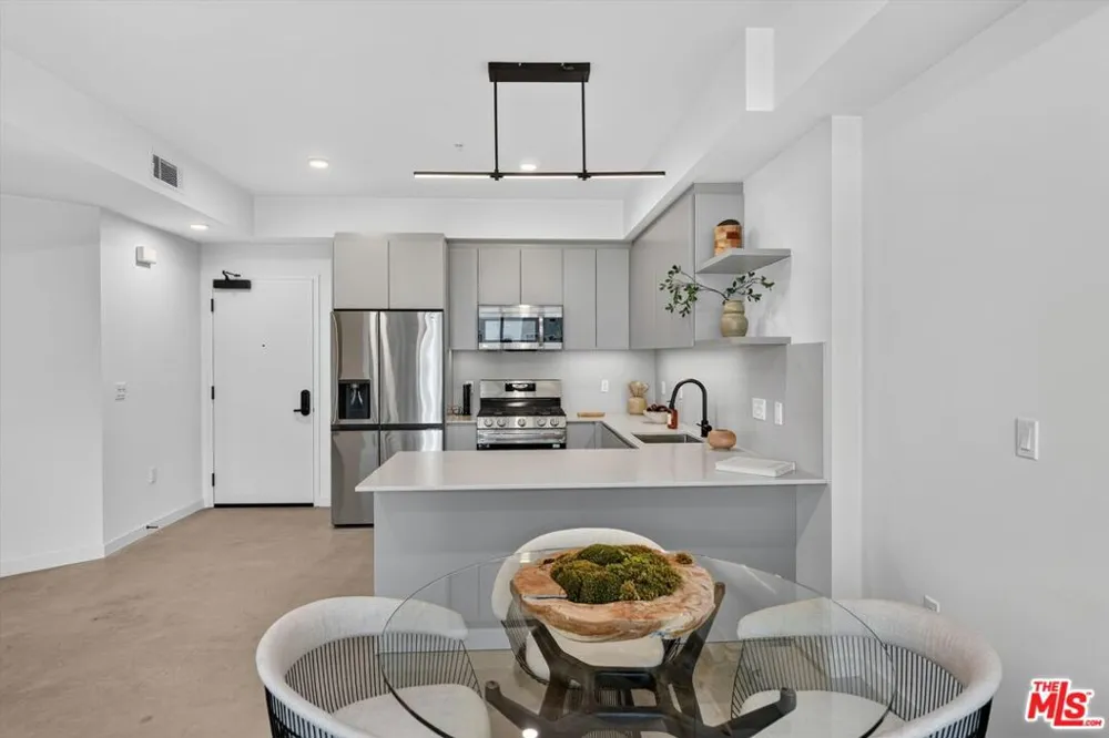 904 S New Hampshire Avenue #407 Los Angeles, CA 90006