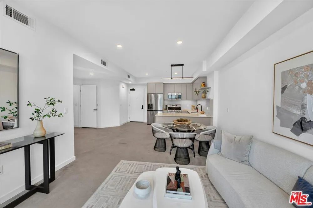 904 S New Hampshire Avenue #407 Los Angeles, CA 90006