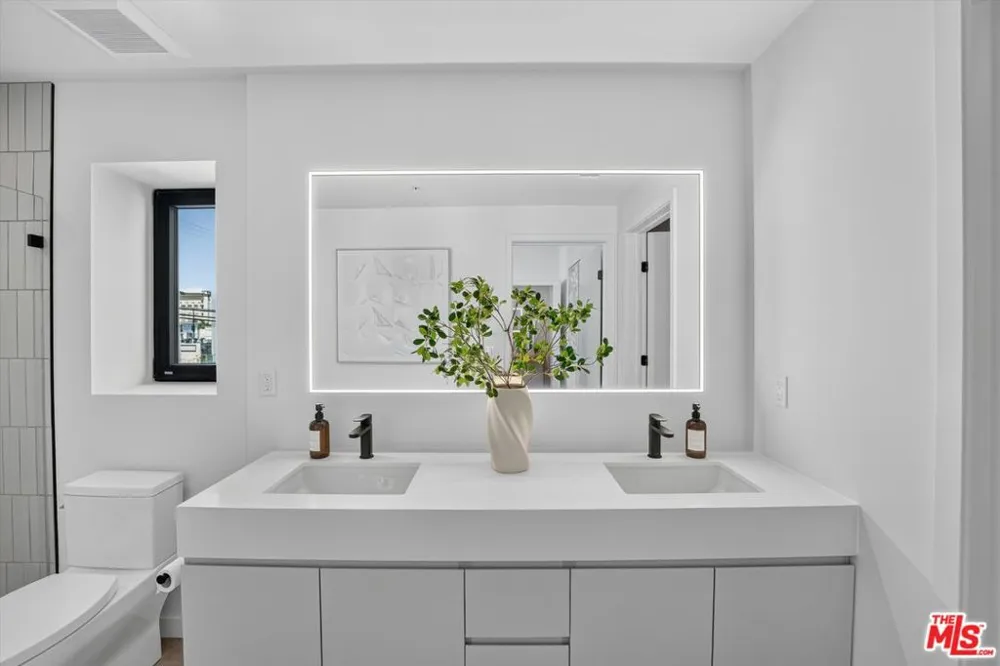 904 S New Hampshire Avenue #407 Los Angeles, CA 90006
