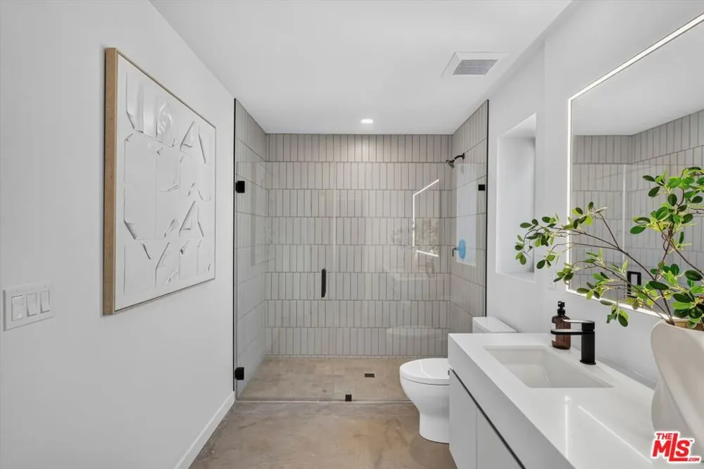 904 S New Hampshire Avenue #407 Los Angeles, CA 90006