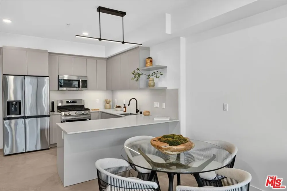 904 S New Hampshire Avenue #407 Los Angeles, CA 90006
