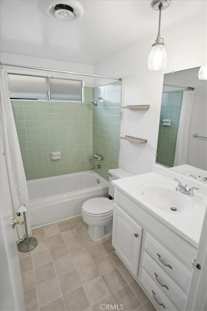 22220 Barbacoa Drive Saugus, CA 91350
