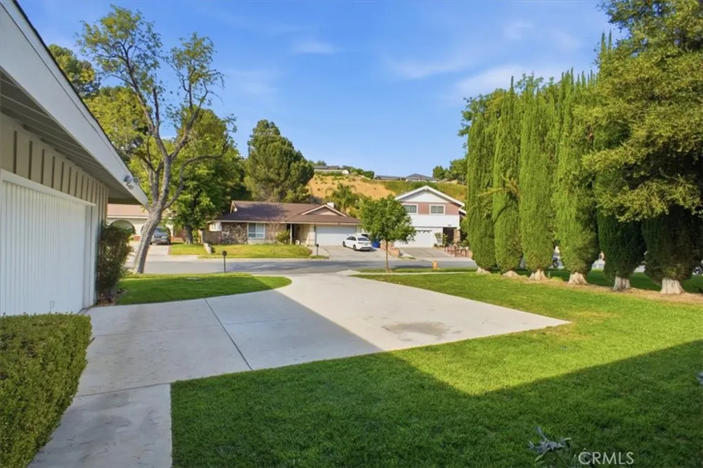 22220 Barbacoa Drive Saugus, CA 91350