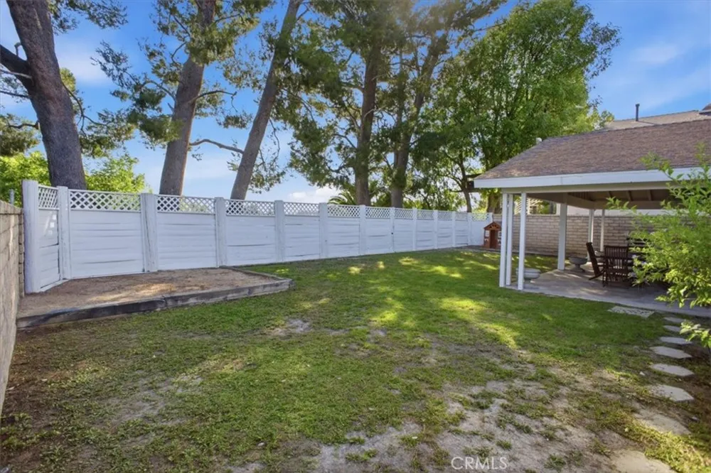 22220 Barbacoa Drive Saugus, CA 91350