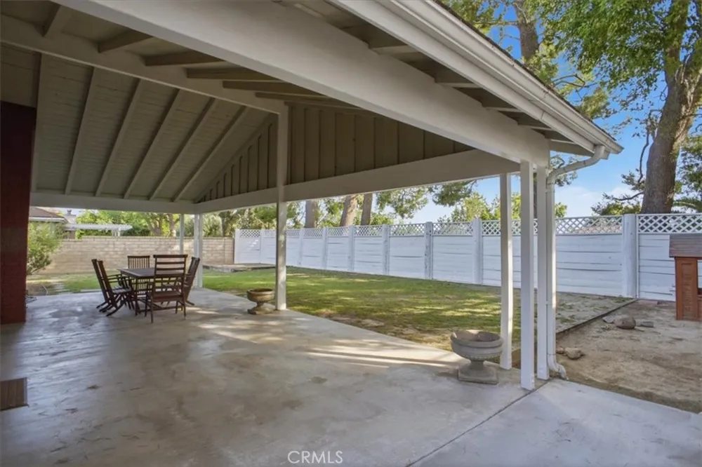 22220 Barbacoa Drive Saugus, CA 91350