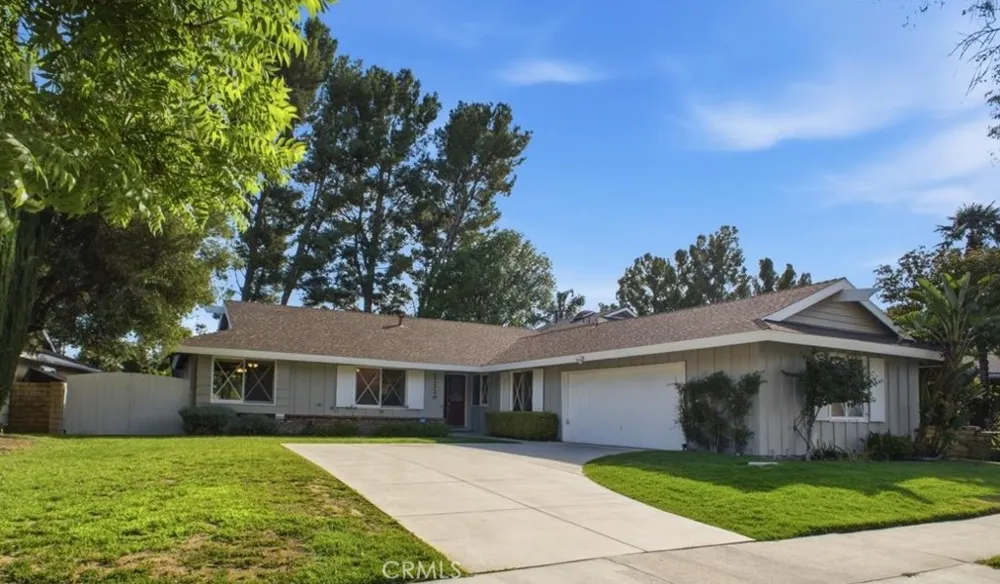 22220 Barbacoa Drive Saugus, CA 91350