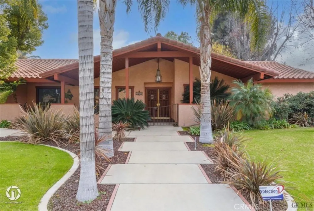 7611 De Colores Court Bakersfield, CA 93309