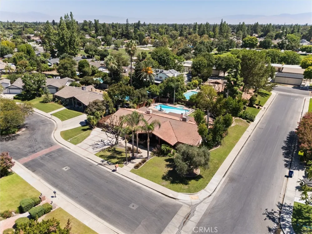 7611 De Colores Court Bakersfield, CA 93309