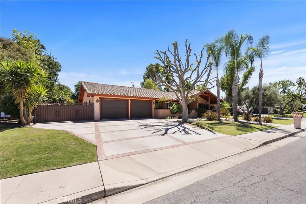 7611 De Colores Court Bakersfield, CA 93309