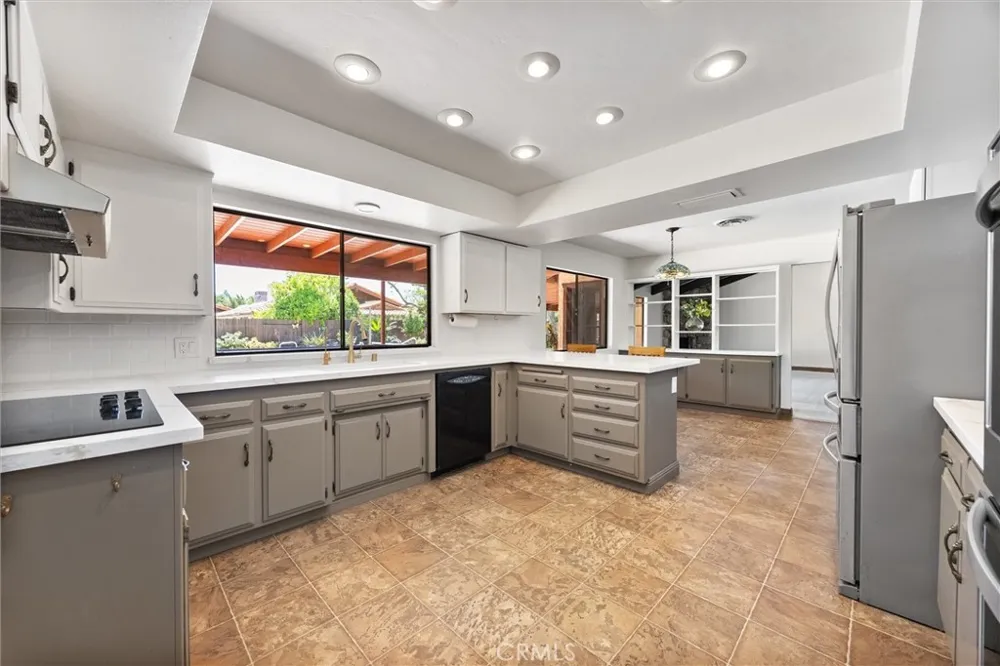 7611 De Colores Court Bakersfield, CA 93309