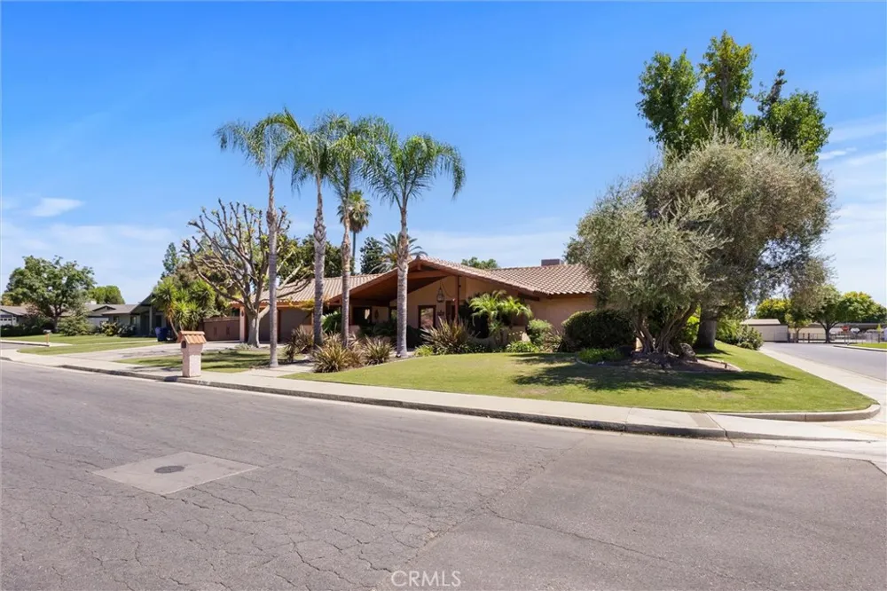 7611 De Colores Court Bakersfield, CA 93309