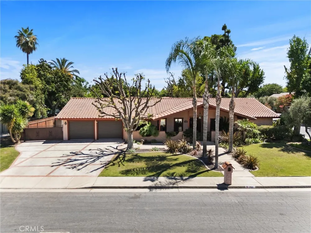 7611 De Colores Court Bakersfield, CA 93309