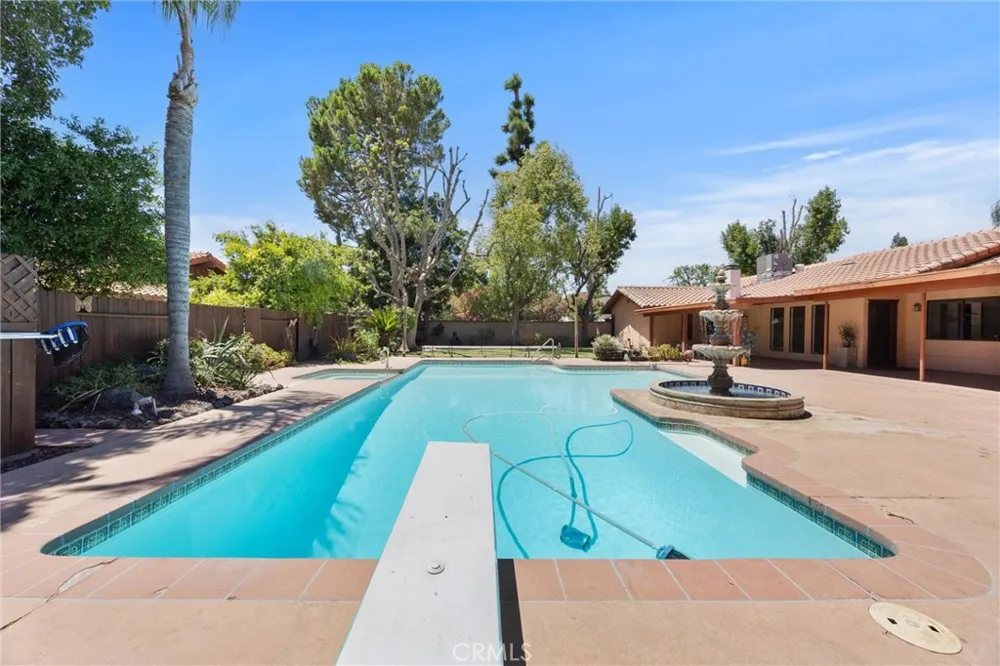 7611 De Colores Court Bakersfield, CA 93309