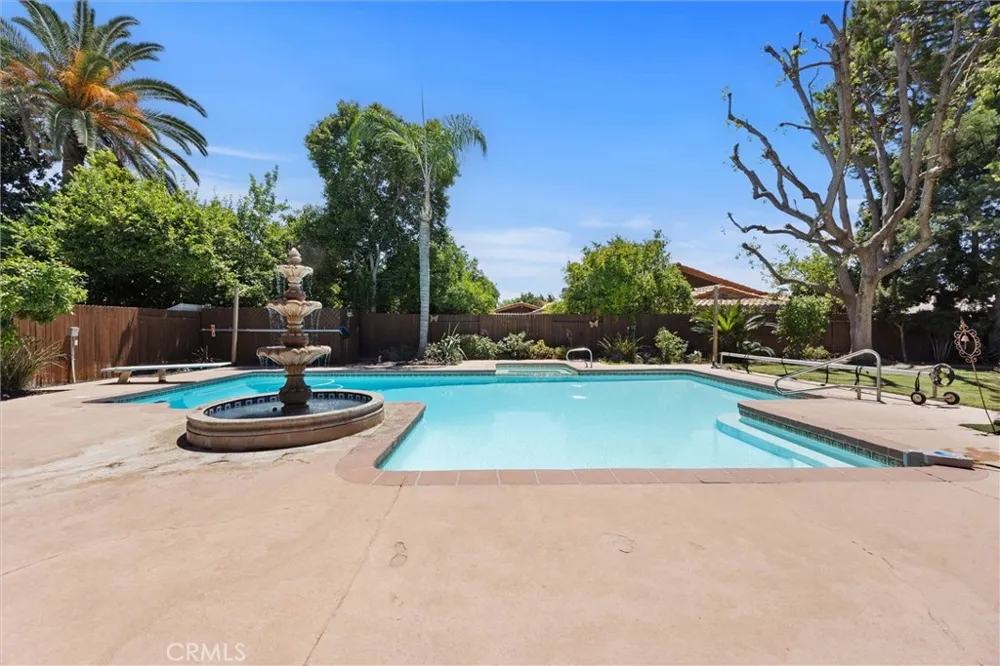 7611 De Colores Court Bakersfield, CA 93309