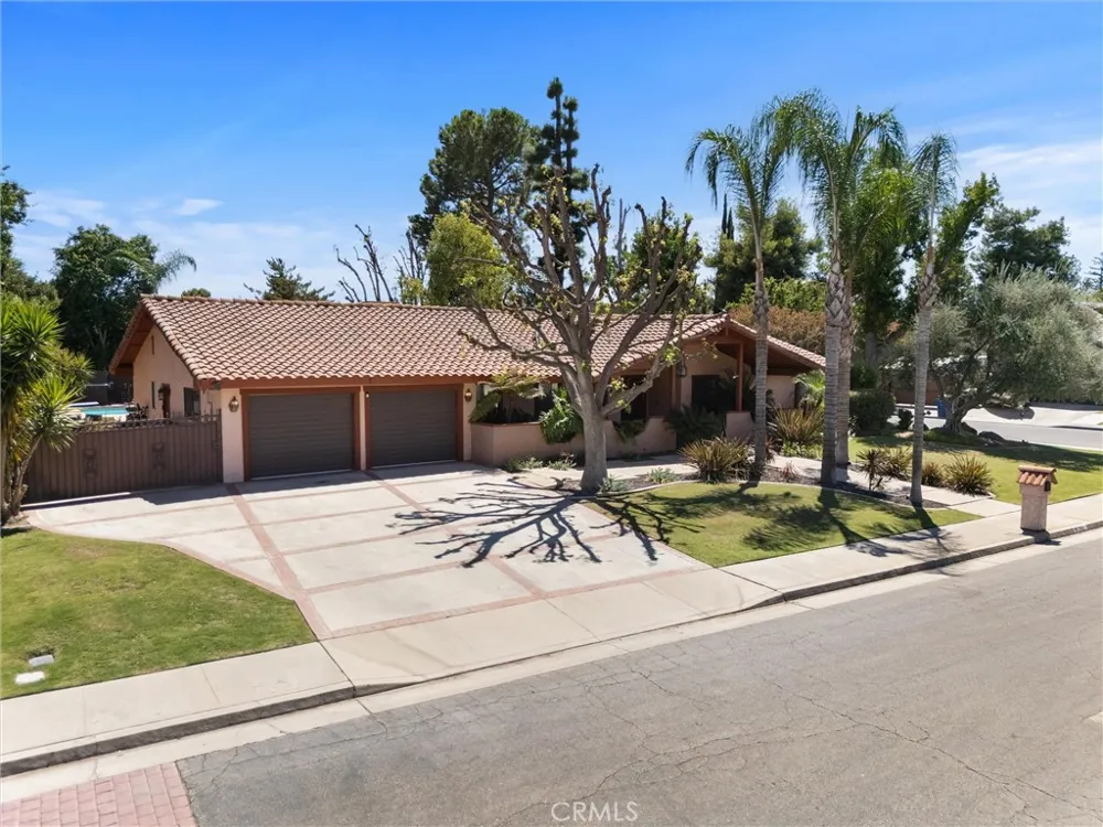 7611 De Colores Court Bakersfield, CA 93309