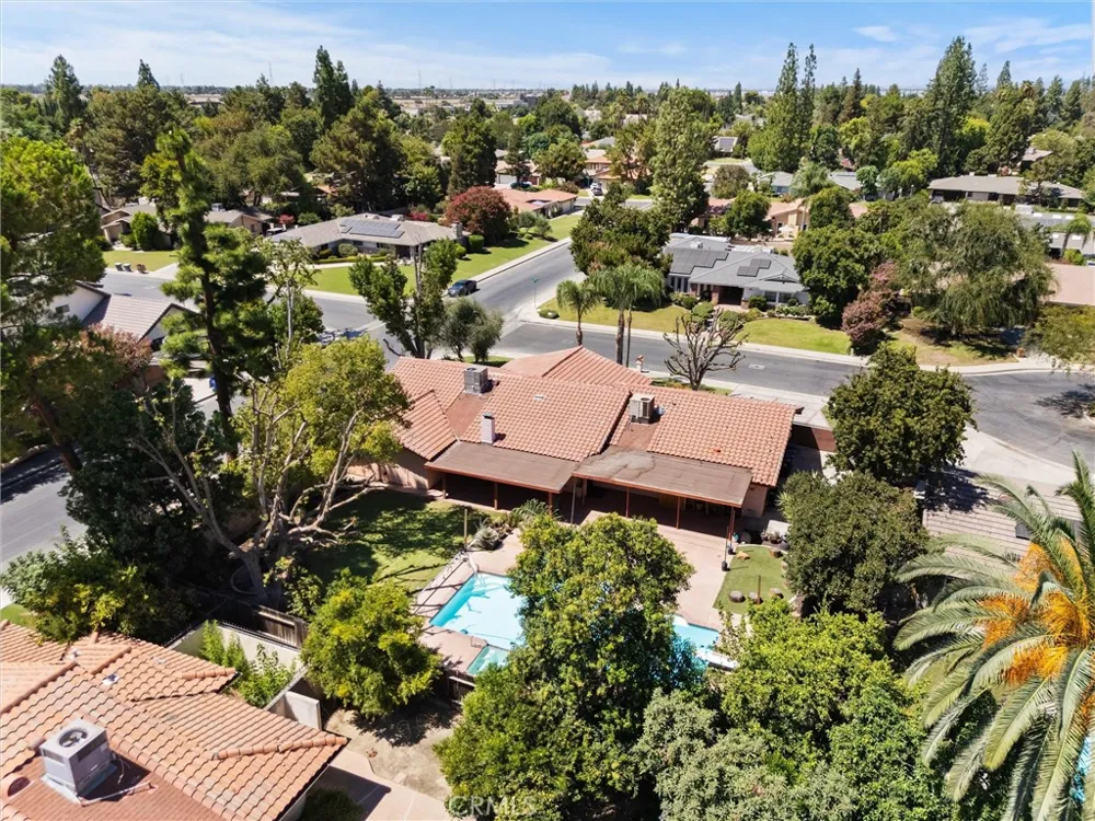 7611 De Colores Court Bakersfield, CA 93309