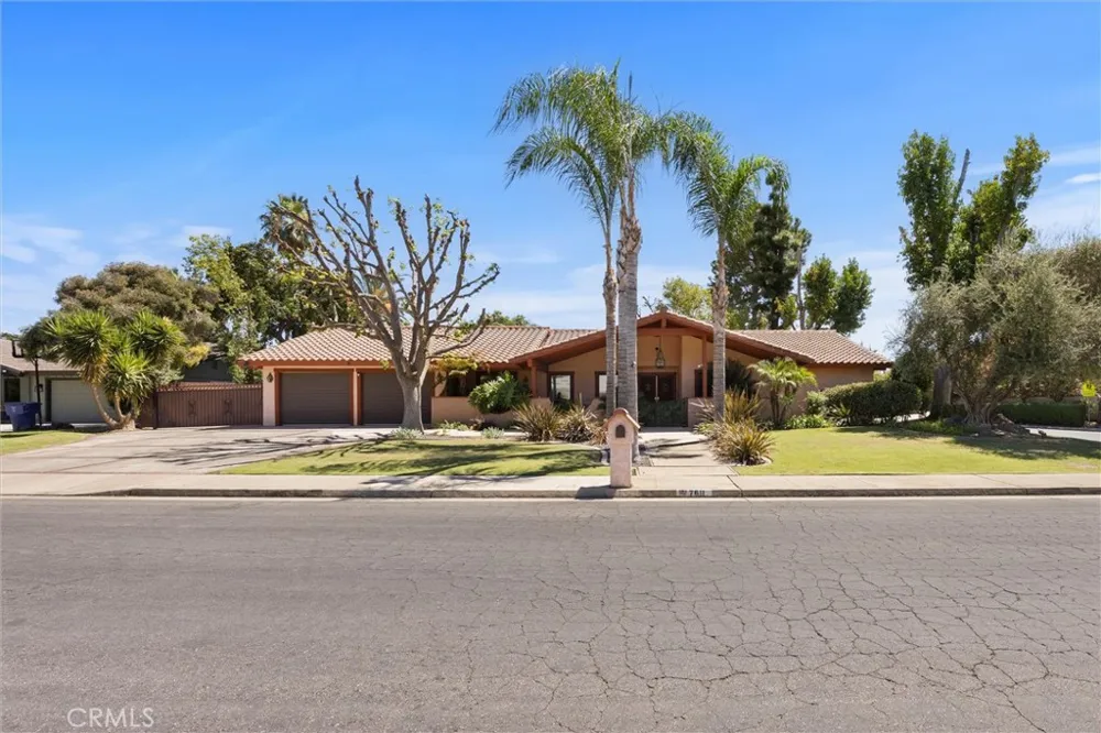 7611 De Colores Court Bakersfield, CA 93309