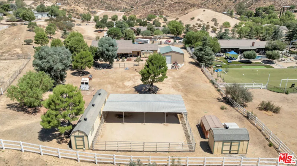 11734 Chisholm Court Agua Dulce, CA 91390