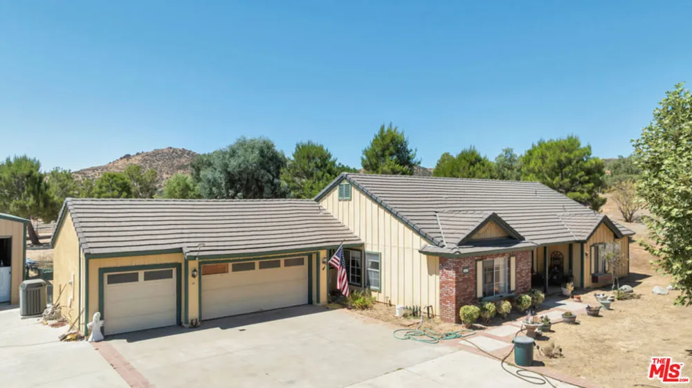 11734 Chisholm Court Agua Dulce, CA 91390