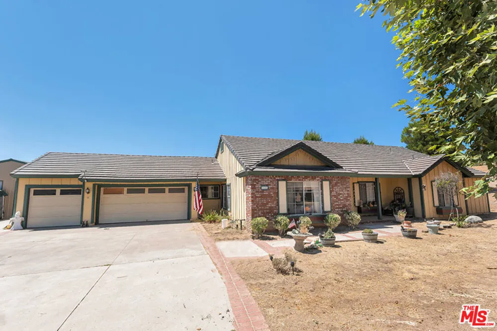 11734 Chisholm Court Agua Dulce, CA 91390