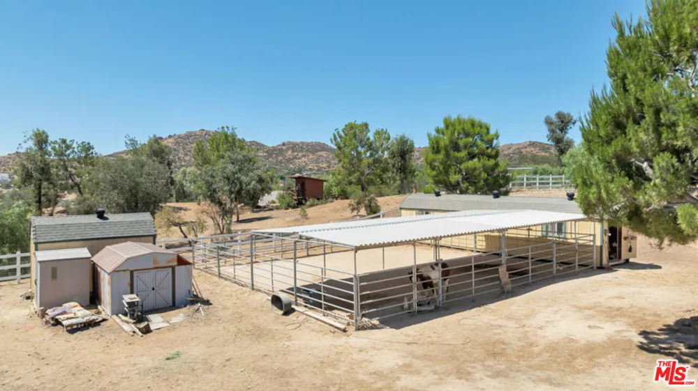 11734 Chisholm Court Agua Dulce, CA 91390