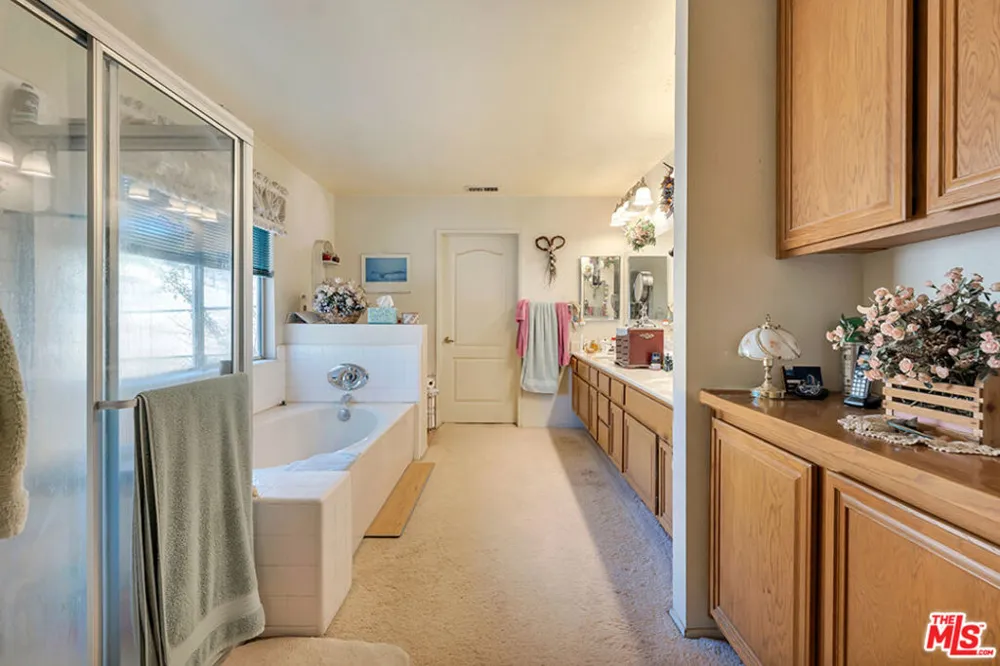 11734 Chisholm Court Agua Dulce, CA 91390