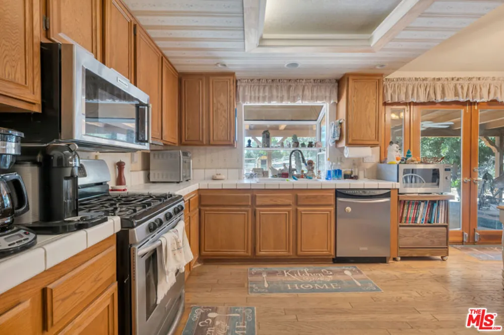 11734 Chisholm Court Agua Dulce, CA 91390