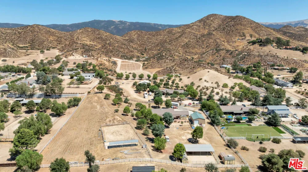 11734 Chisholm Court Agua Dulce, CA 91390