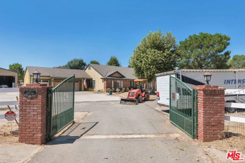 11734 Chisholm Court Agua Dulce, CA 91390