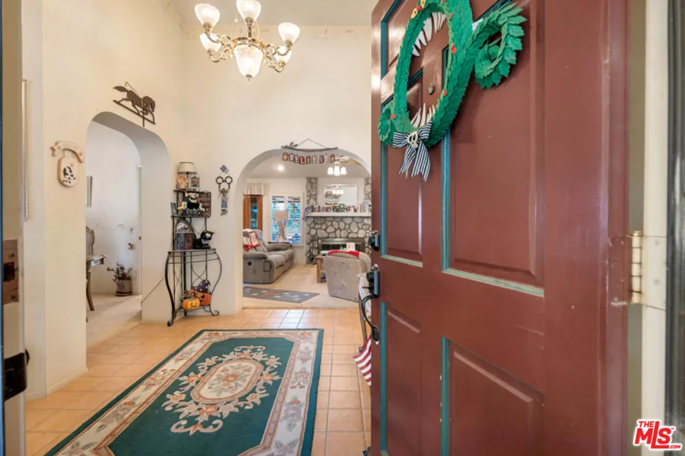 11734 Chisholm Court Agua Dulce, CA 91390