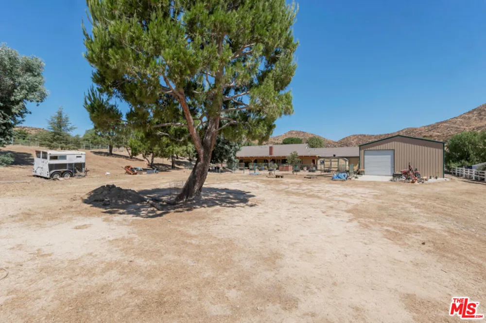 11734 Chisholm Court Agua Dulce, CA 91390