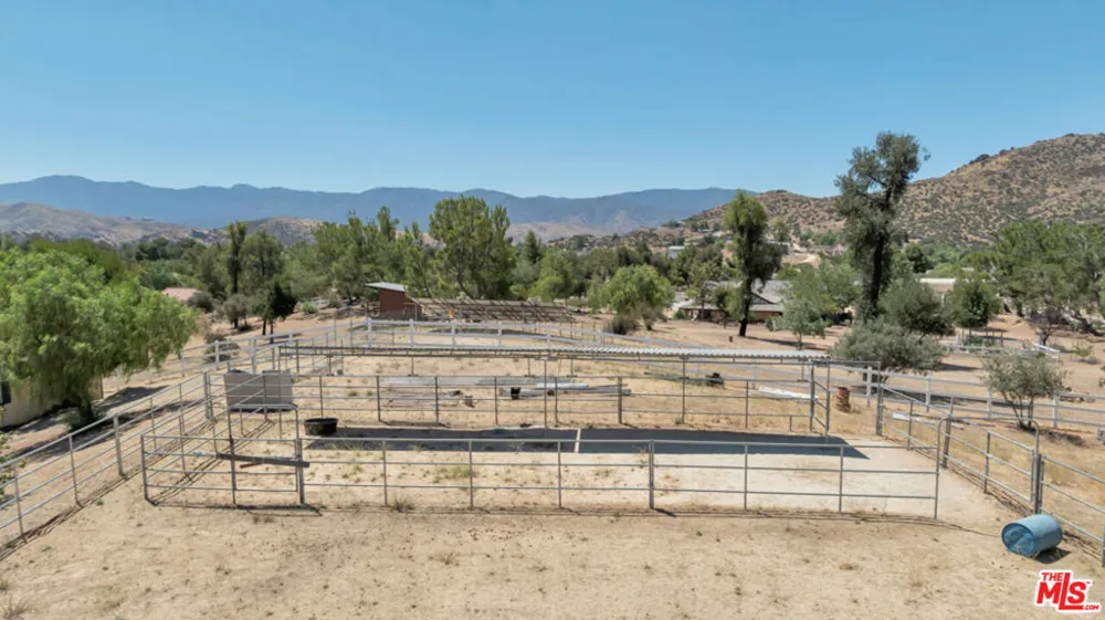 11734 Chisholm Court Agua Dulce, CA 91390