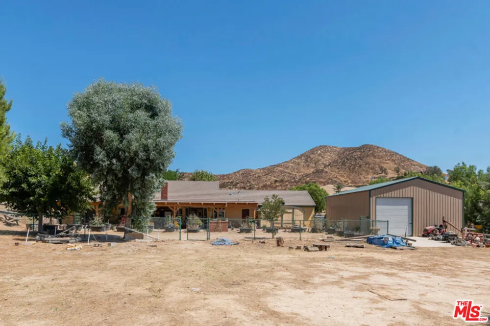 11734 Chisholm Court Agua Dulce, CA 91390