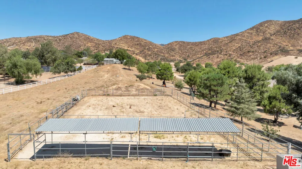 11734 Chisholm Court Agua Dulce, CA 91390