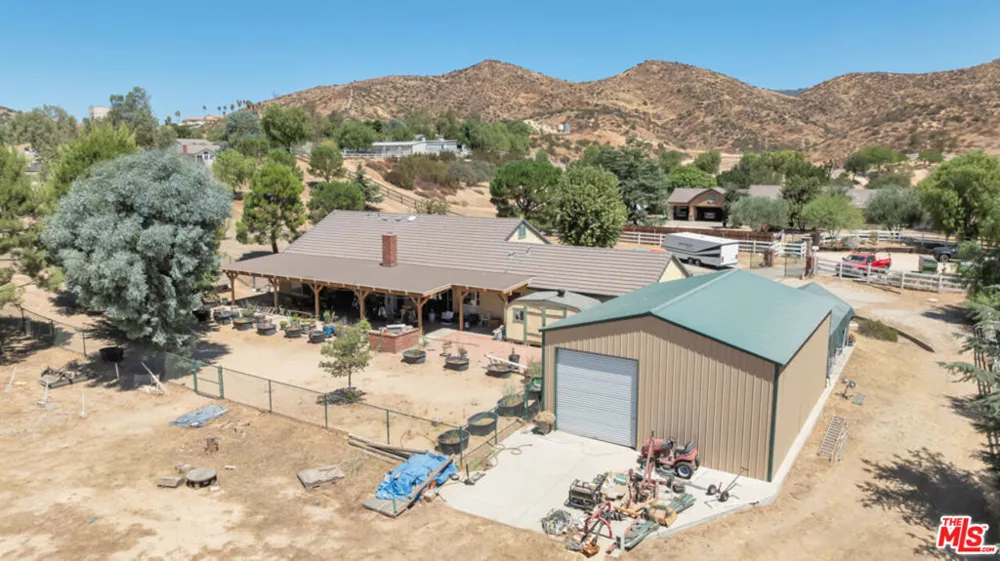 11734 Chisholm Court Agua Dulce, CA 91390