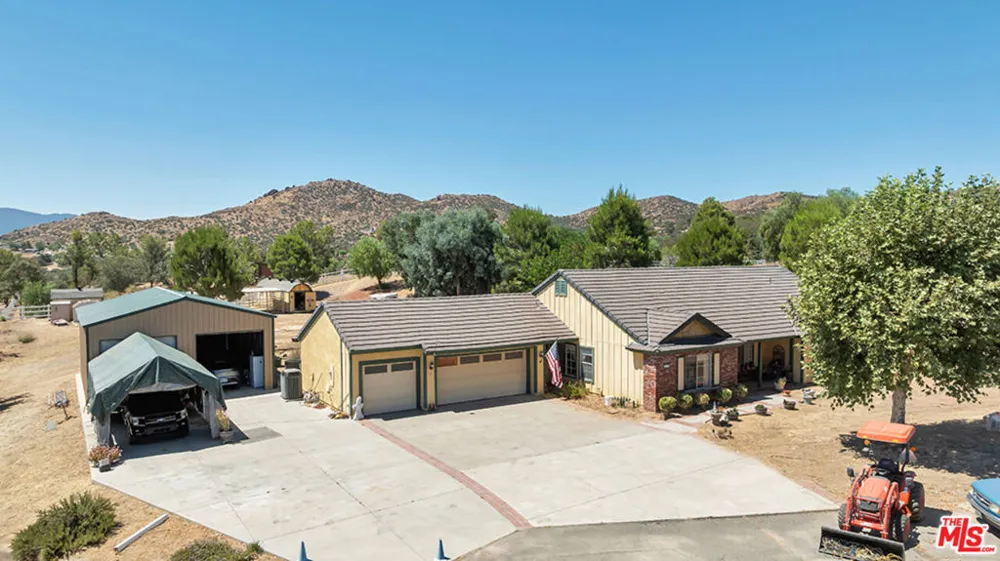 11734 Chisholm Court Agua Dulce, CA 91390